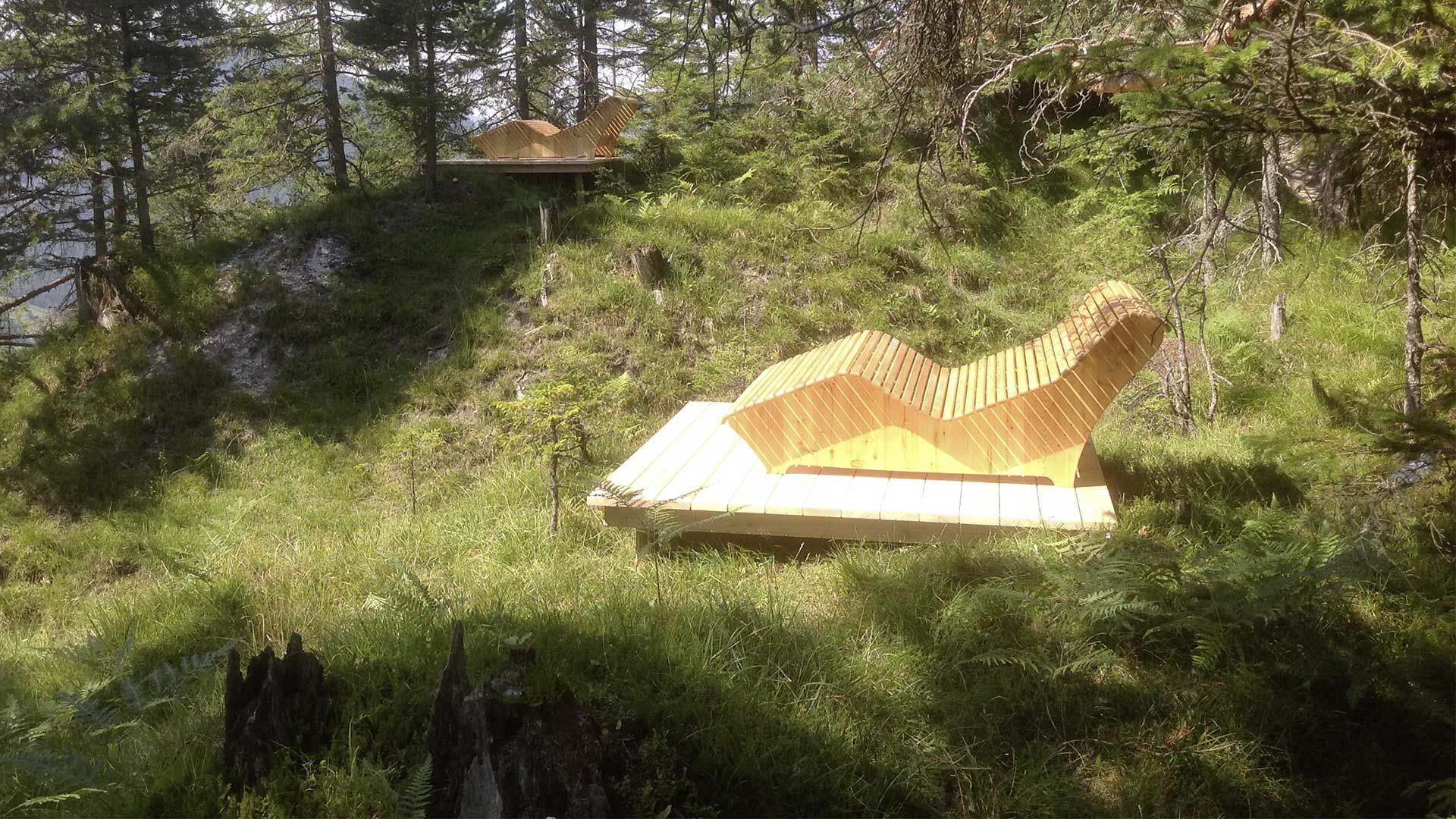 Wellnessliege im Wald